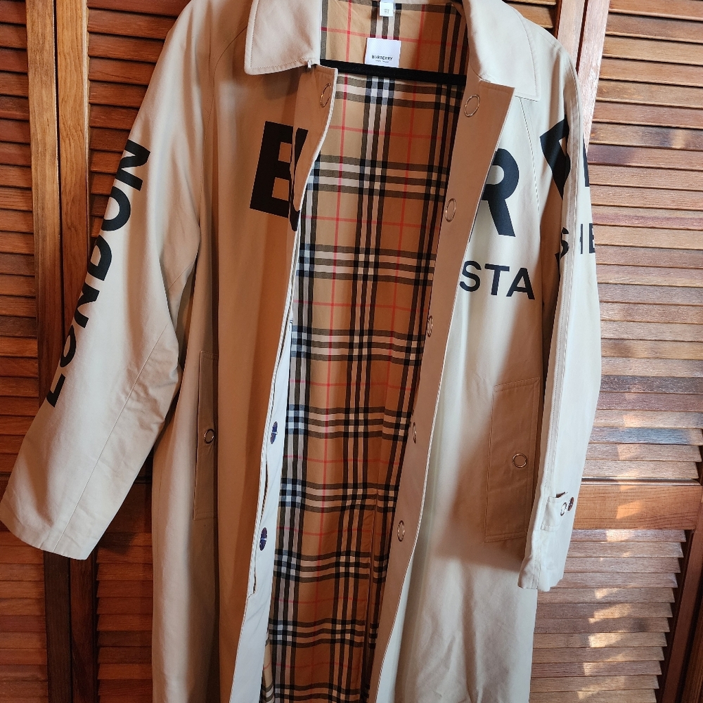 Burberry Tan Coat with Black Lettering - Picture 9 of 16